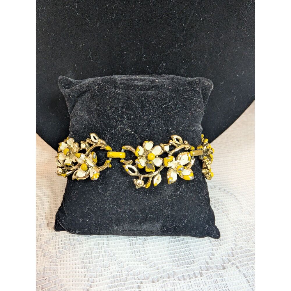 Vintage Coro Signed Yellow White Enamel Floral Link Bracelet Gold Tone 7.5"